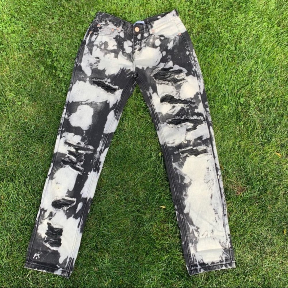Glamorous Tall Bleach Dye Distressed Jeans - Picture 2 of 11